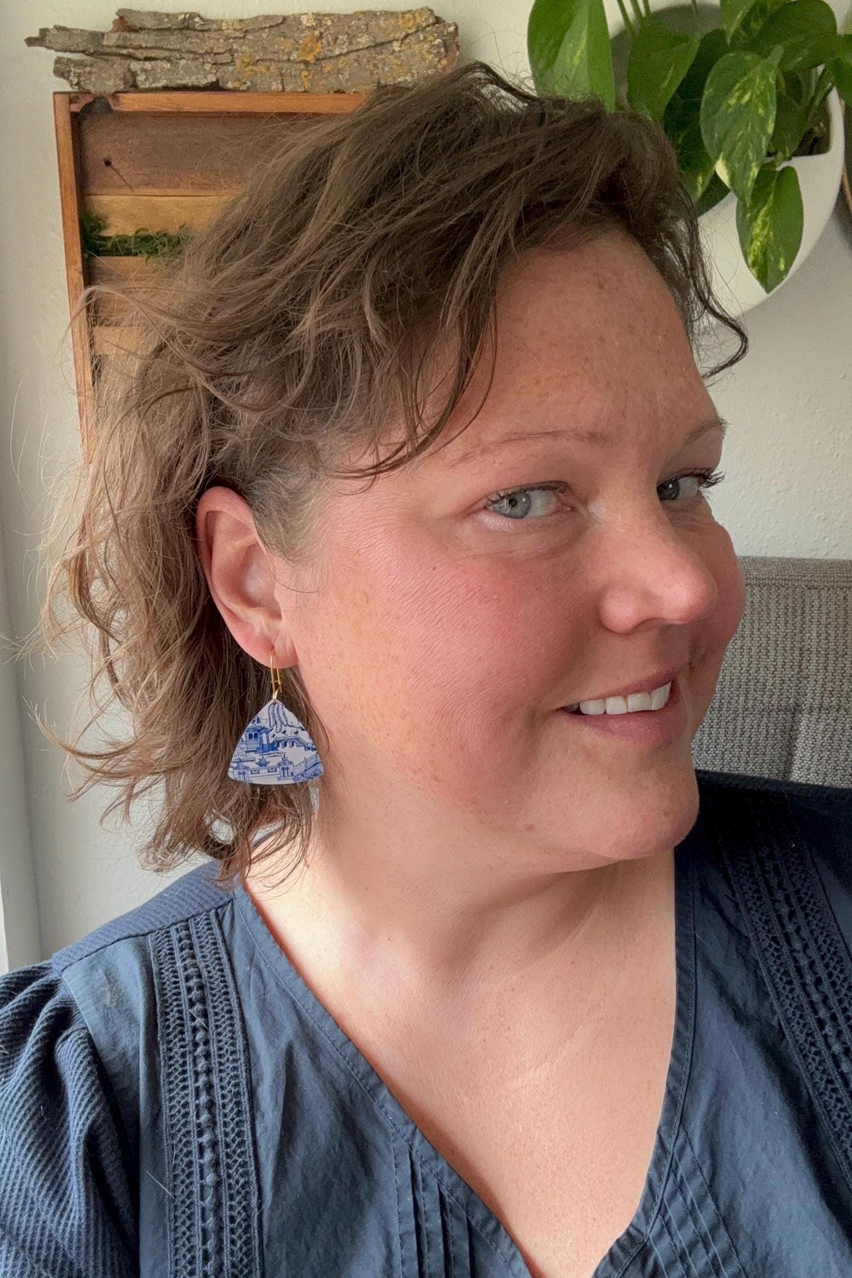 Vintage Blue Willow Tin Earrings – Upcycled Jewelry