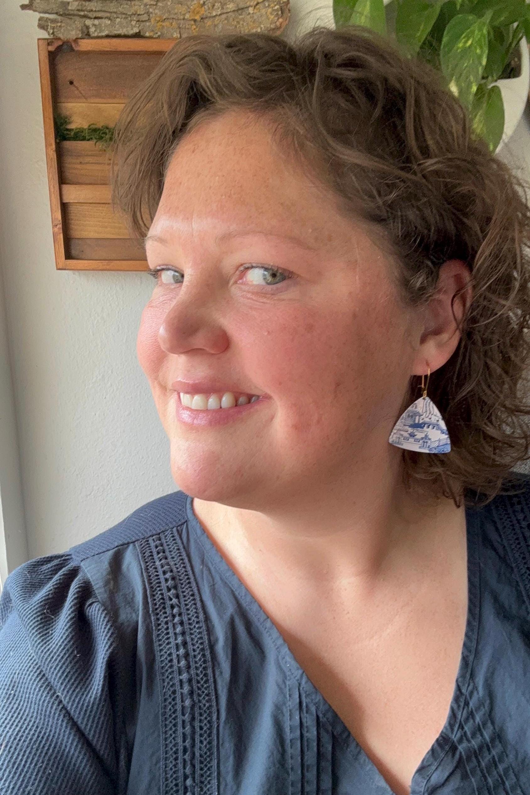 Vintage Blue Willow Tin Earrings – Upcycled Jewelry